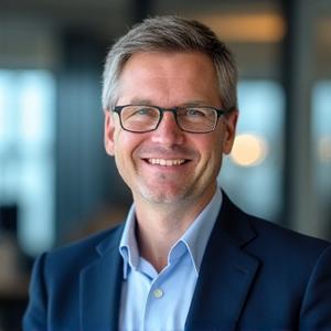 Vadības komandas biedra portrets, profesionāls un draudzīgs.